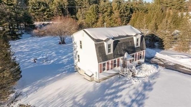 12 Morway Dr, Londonderry, NH 03053