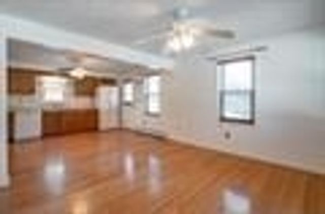 12 Morway Dr, Londonderry, NH 03053