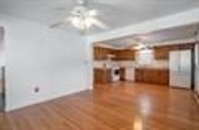 12 Morway Dr, Londonderry, NH 03053