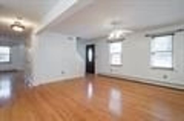 12 Morway Dr, Londonderry, NH 03053