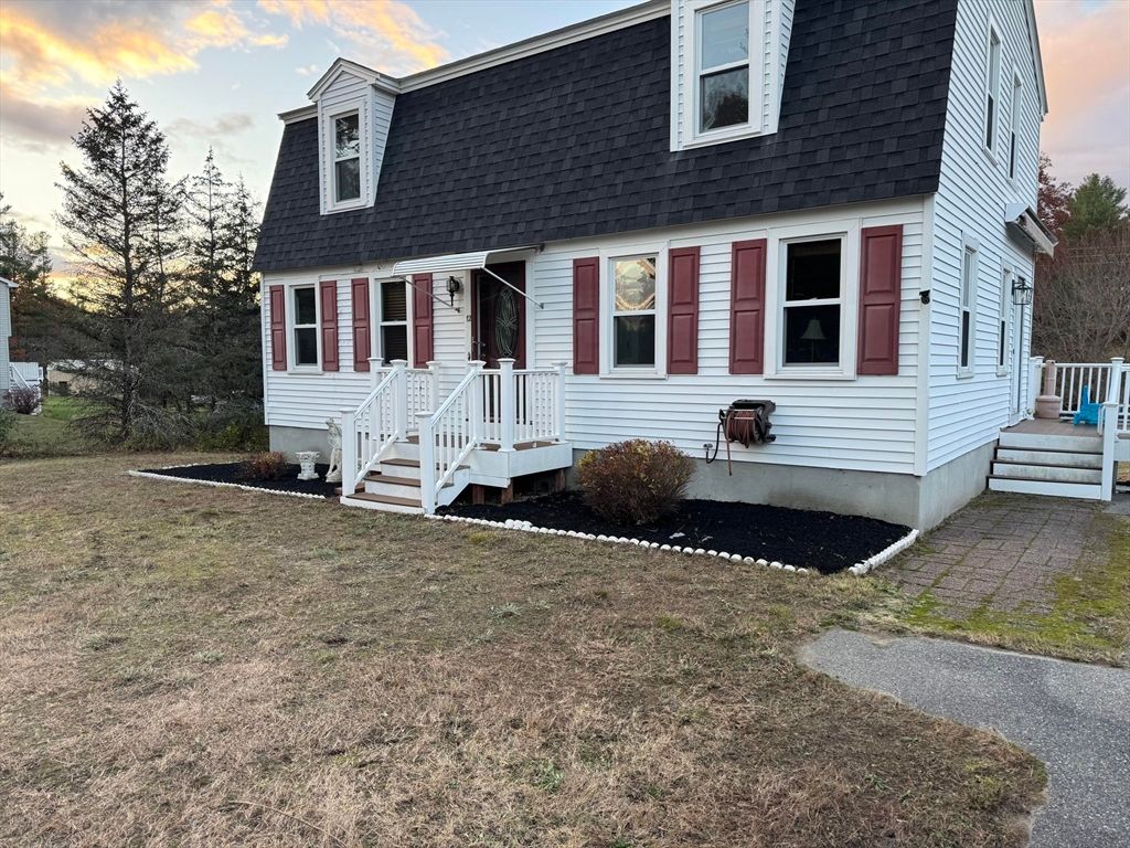 12 Morway Dr, Londonderry, NH 03053