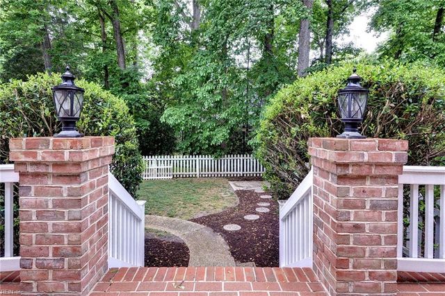224 Sir Thomas Lunsford DR, Williamsburg, VA 23185