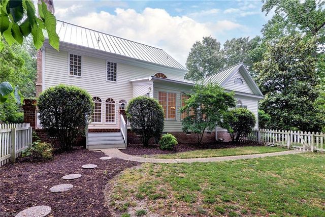 224 Sir Thomas Lunsford DR, Williamsburg, VA 23185