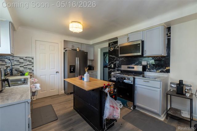 18445 Helen Street, Detroit, MI 48234