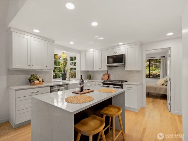 22713 NE 12th Place, Sammamish, WA 98074