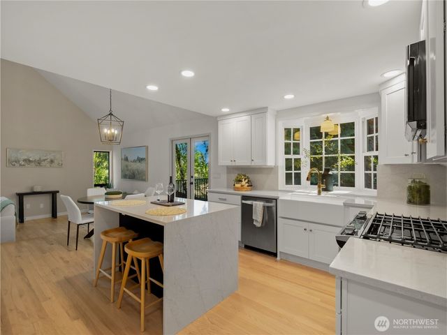 22713 NE 12th Place, Sammamish, WA 98074