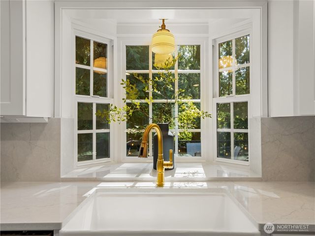 22713 NE 12th Place, Sammamish, WA 98074