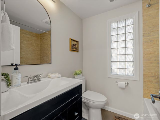 22713 NE 12th Place, Sammamish, WA 98074