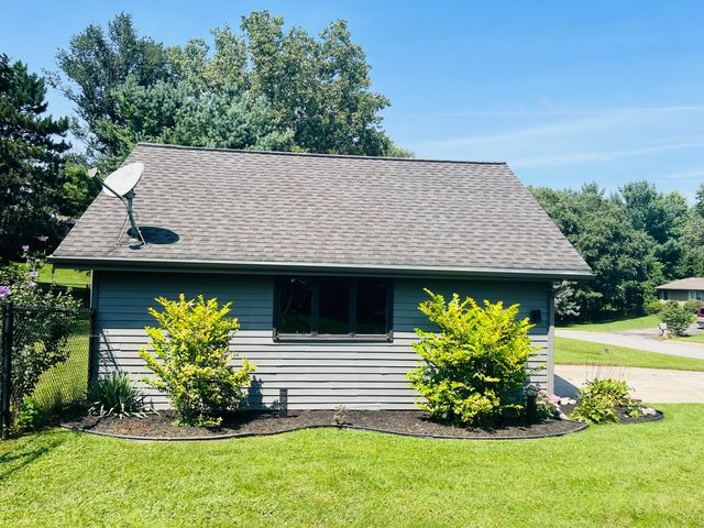 632 Woodstone Path, Valparaiso, IN 46385