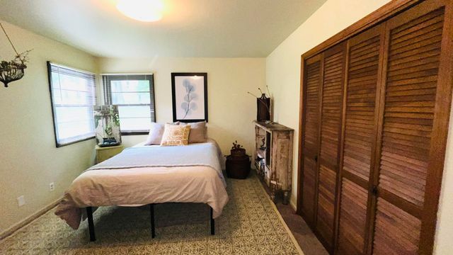 632 Woodstone Path, Valparaiso, IN 46385