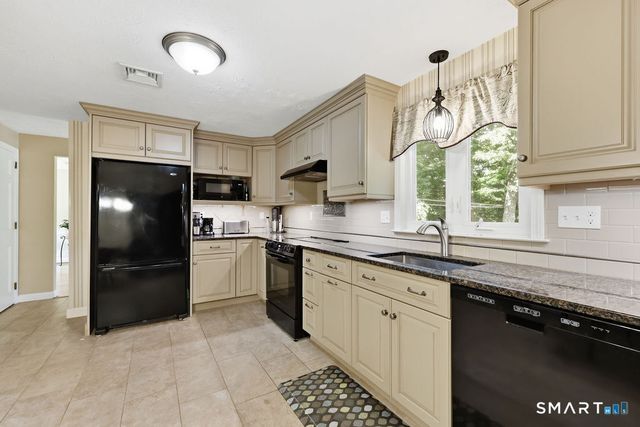 305 Eastbury Hill Road, Glastonbury, CT 06033