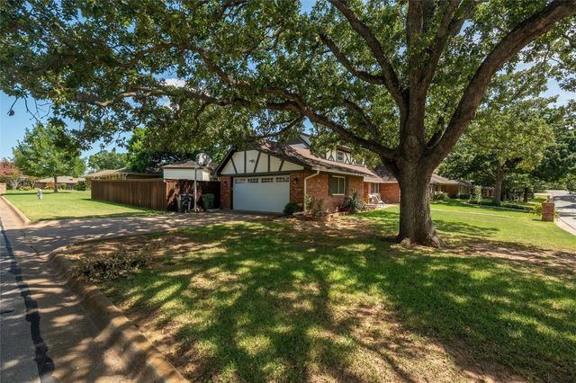 2119 Prestonwood Drive, Arlington, TX 76012