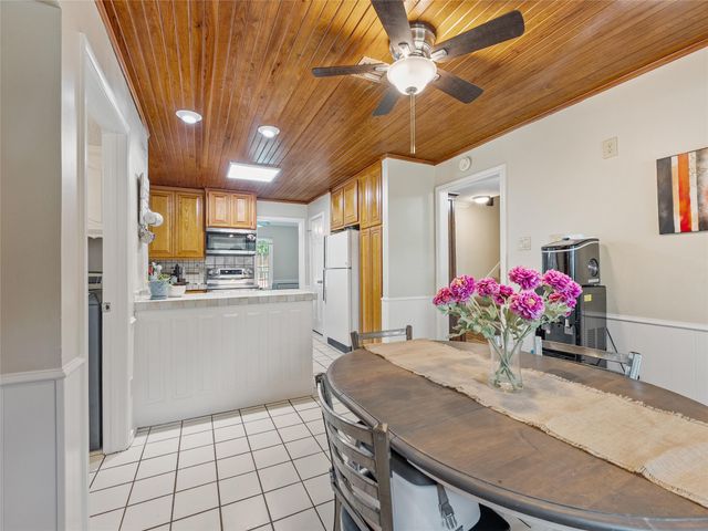 2119 Prestonwood Drive, Arlington, TX 76012