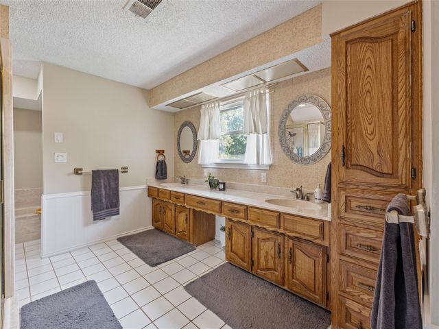 2119 Prestonwood Drive, Arlington, TX 76012