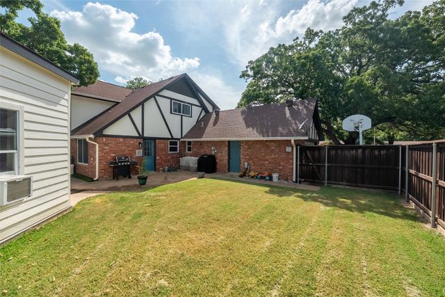 2119 Prestonwood Drive, Arlington, TX 76012