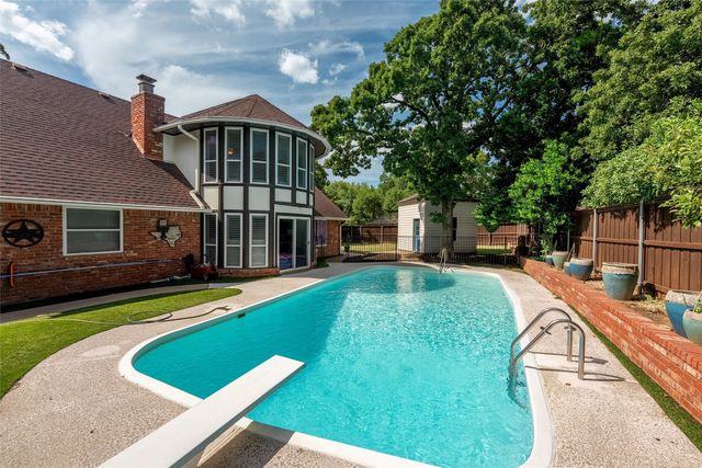 2119 Prestonwood Drive, Arlington, TX 76012