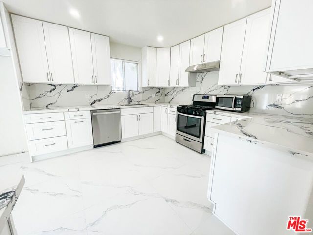 12612 Hatteras Street, Valley Village, CA 91607
