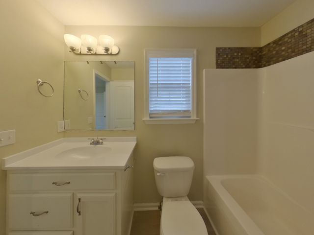 1940 Littleton Ct, Columbia, TN 38401