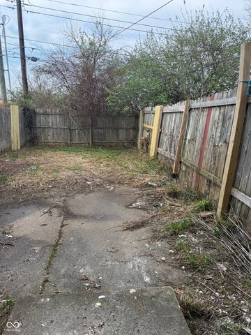 8318 Meadowlark Drive, Indianapolis, IN 46226