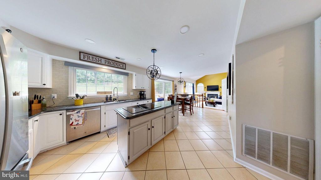 Image 13 of property listing at 11901 RUSTIC FARM CT, Germantown, MD 20874