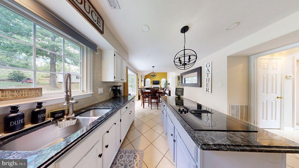 Image 14 of property listing at 11901 RUSTIC FARM CT, Germantown, MD 20874