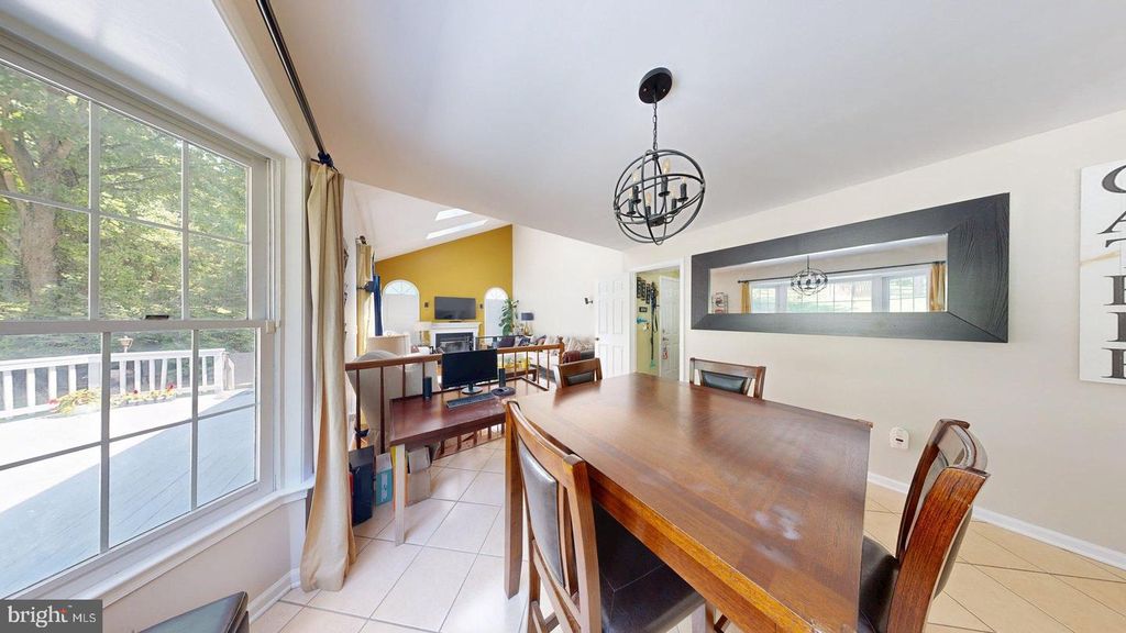 Image 15 of property listing at 11901 RUSTIC FARM CT, Germantown, MD 20874