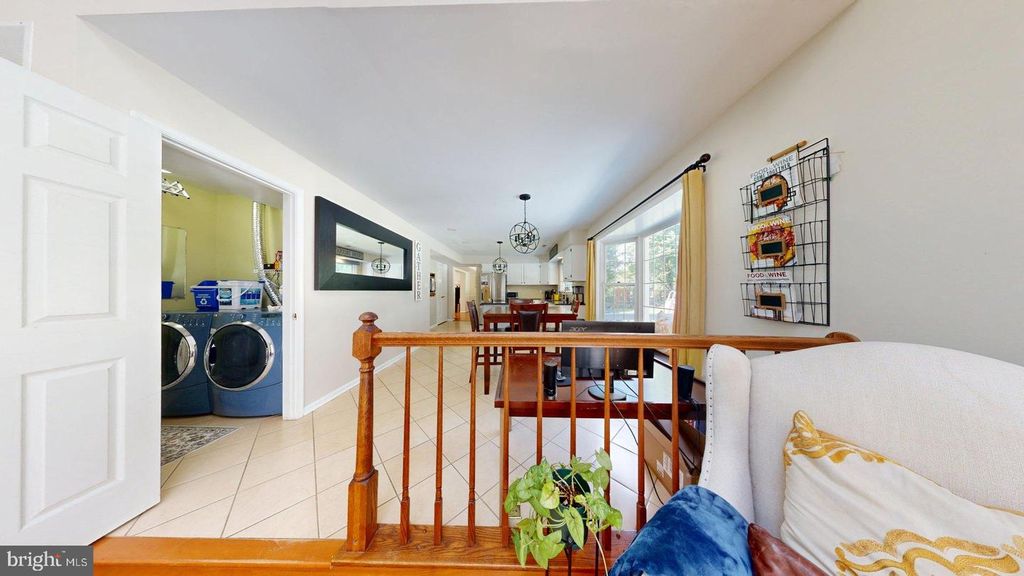 Image 18 of property listing at 11901 RUSTIC FARM CT, Germantown, MD 20874