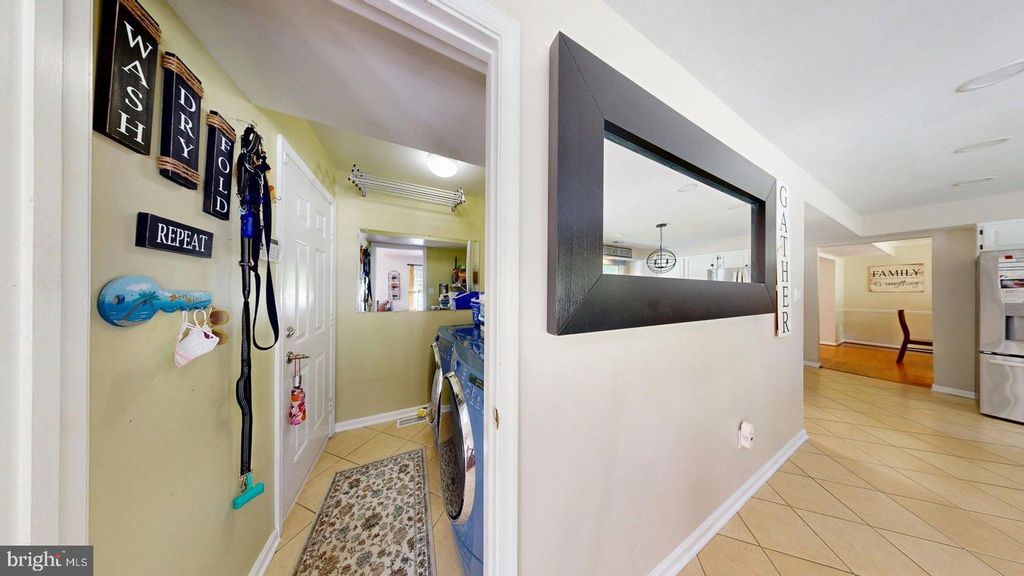 Image 19 of property listing at 11901 RUSTIC FARM CT, Germantown, MD 20874
