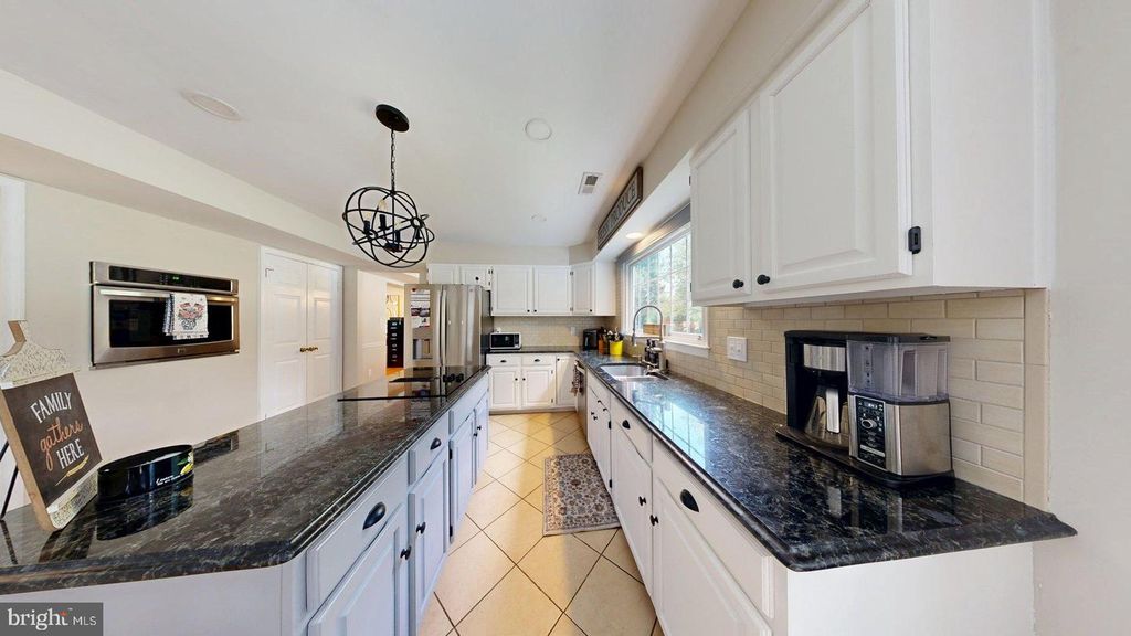 Image 21 of property listing at 11901 RUSTIC FARM CT, Germantown, MD 20874