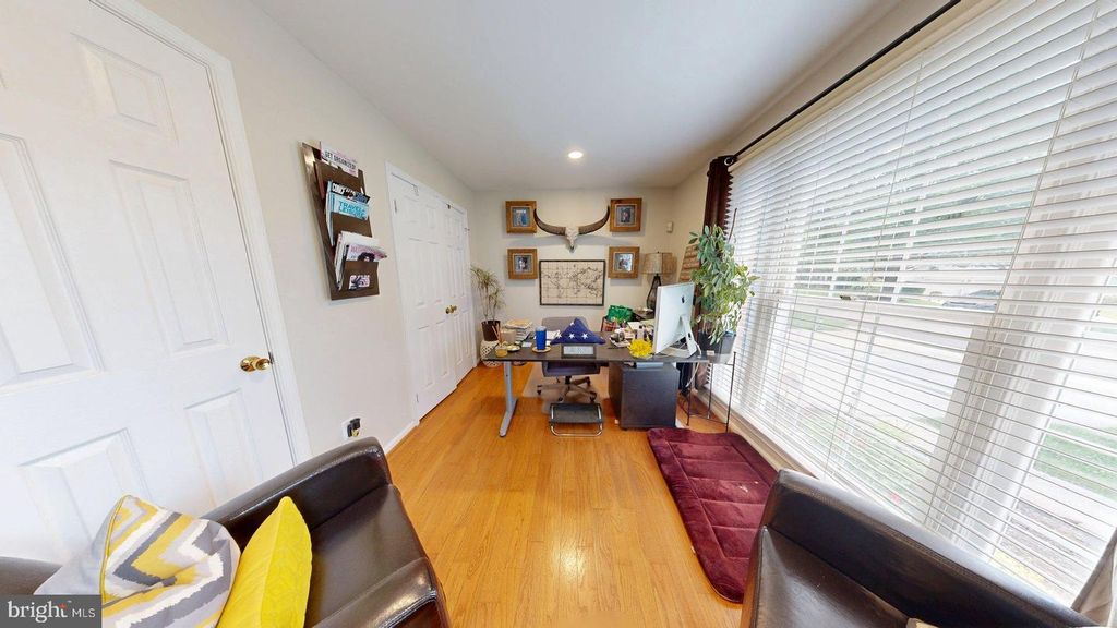 Image 4 of property listing at 11901 RUSTIC FARM CT, Germantown, MD 20874