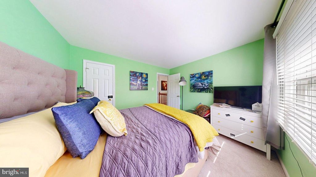 Image 32 of property listing at 11901 RUSTIC FARM CT, Germantown, MD 20874
