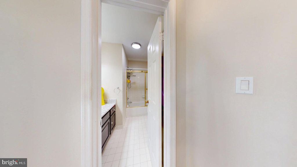 Image 35 of property listing at 11901 RUSTIC FARM CT, Germantown, MD 20874