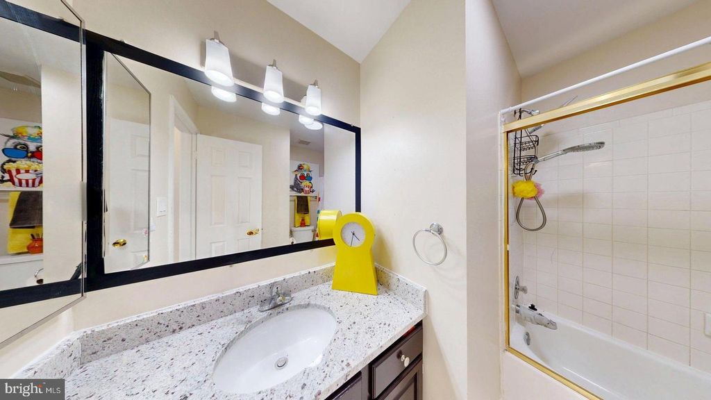 Image 36 of property listing at 11901 RUSTIC FARM CT, Germantown, MD 20874