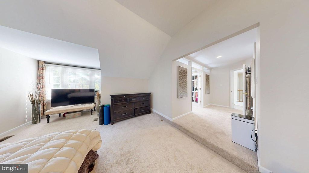 Image 65 of property listing at 11901 RUSTIC FARM CT, Germantown, MD 20874