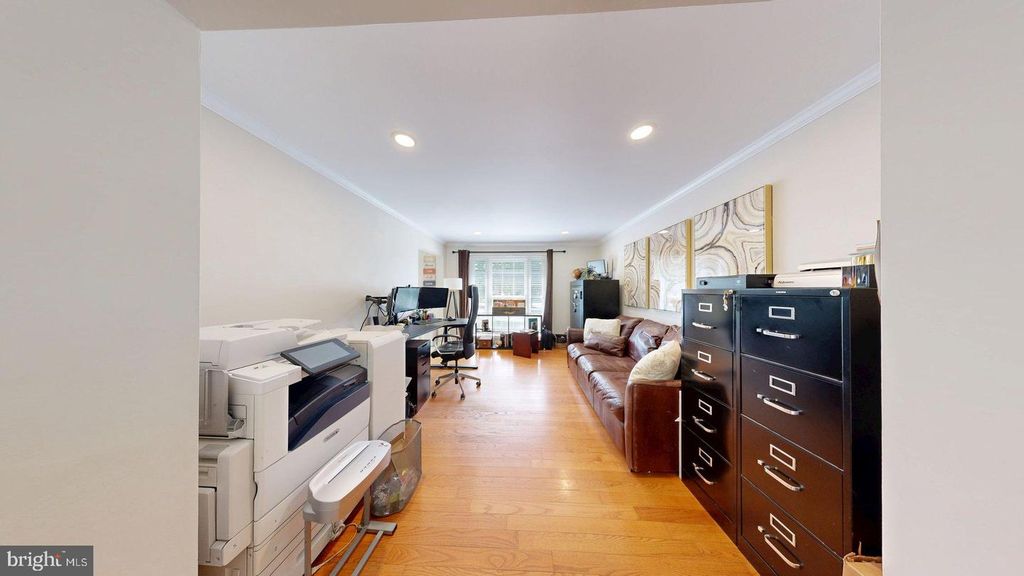 Image 8 of property listing at 11901 RUSTIC FARM CT, Germantown, MD 20874