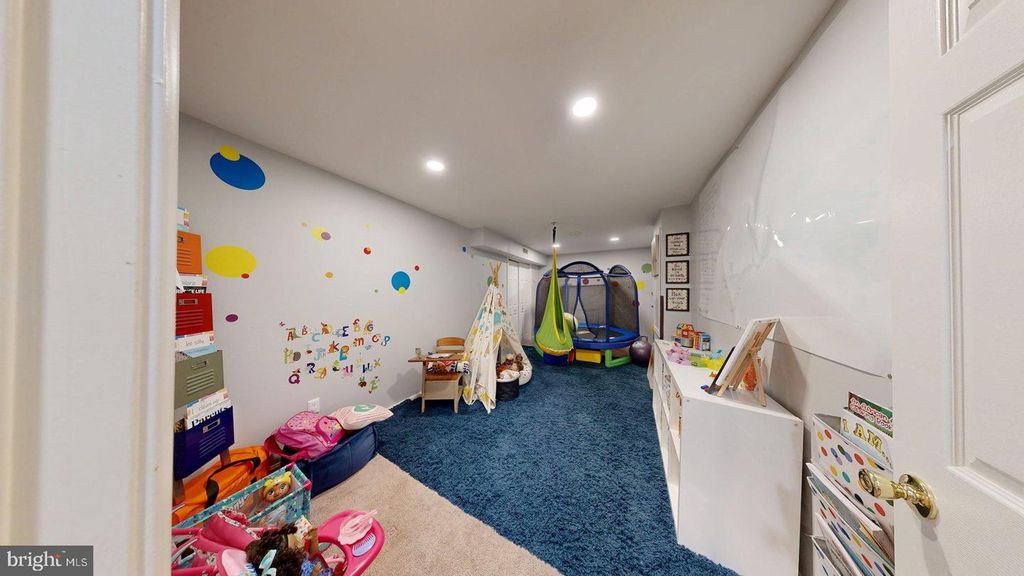 Image 75 of property listing at 11901 RUSTIC FARM CT, Germantown, MD 20874