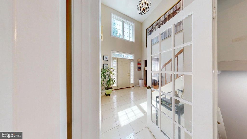 Image 10 of property listing at 11901 RUSTIC FARM CT, Germantown, MD 20874