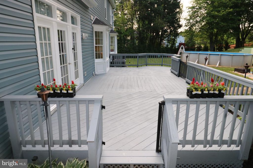 Image 97 of property listing at 11901 RUSTIC FARM CT, Germantown, MD 20874