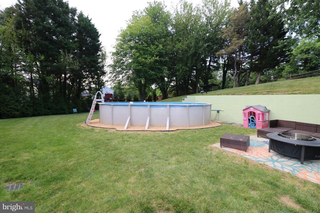 Image 99 of property listing at 11901 RUSTIC FARM CT, Germantown, MD 20874