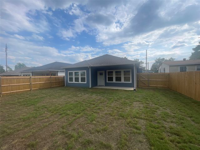 1009 Dubois Street, Denison, TX 75020