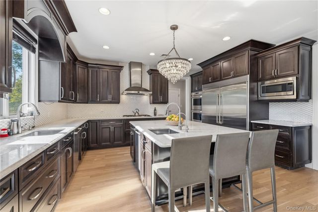 553 Derby Avenue, Woodmere, NY 11598