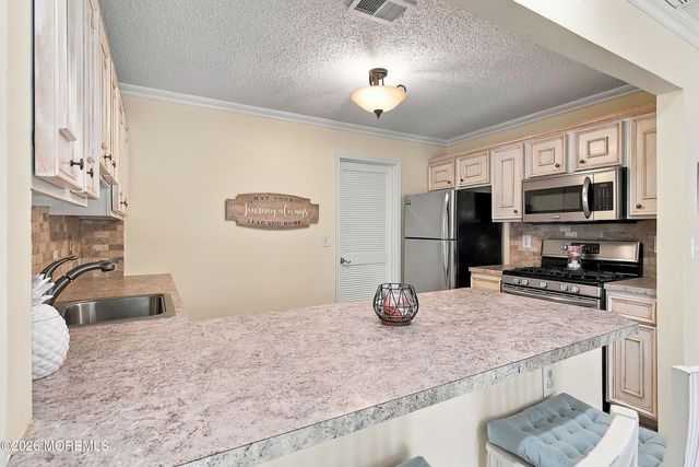 3 Nashville Court, Tinton Falls, NJ 07712