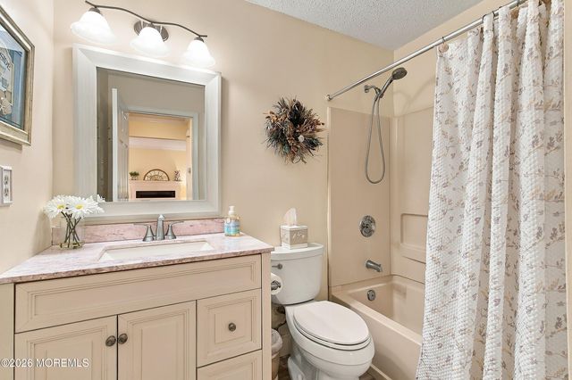 3 Nashville Court, Tinton Falls, NJ 07712
