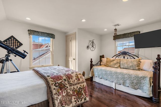 112 Neptune Court, Mantoloking, NJ 08738