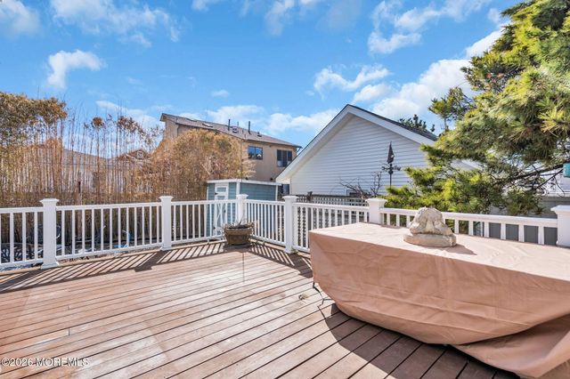 112 Neptune Court, Mantoloking, NJ 08738