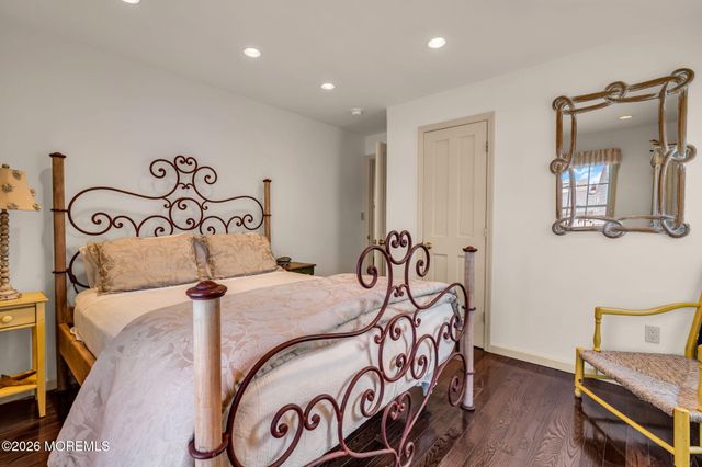 112 Neptune Court, Mantoloking, NJ 08738