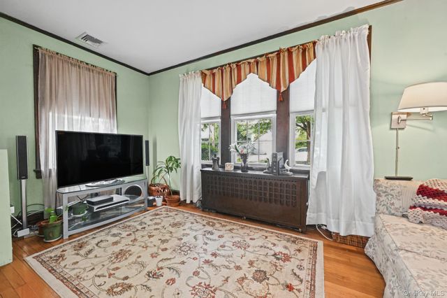 230 Crocus Avenue, Floral Park, NY 11001