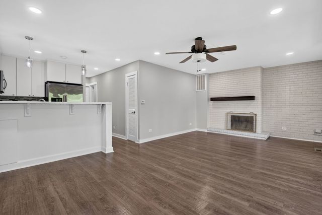 5518 E Lake Drive 90-C, Lisle, IL 60532