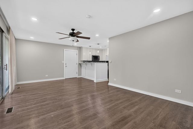 5518 E Lake Drive 90-C, Lisle, IL 60532