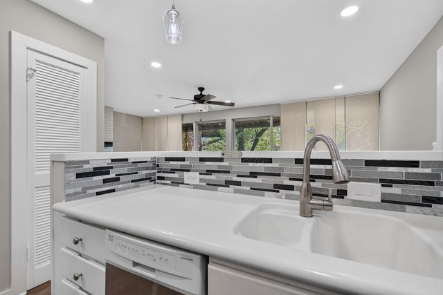 5518 E Lake Drive 90-C, Lisle, IL 60532